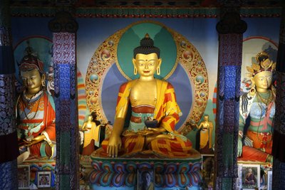 Temple of the Thousand Buddhas Dashang Kagyu Ling menighet Shakyamuni Buddha, La Boulaye, Frankrike av Unbekannt