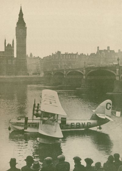 Calcutta flybåt fortøyd i Themsen overfor Houses of Parliament, 1927 av Unbekannt