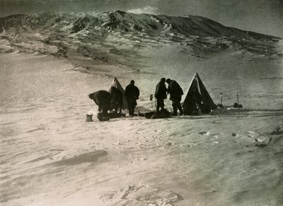 Leiren 7000 fot oppover Mount Erebus, 1908, 1909 av Unbekannt
