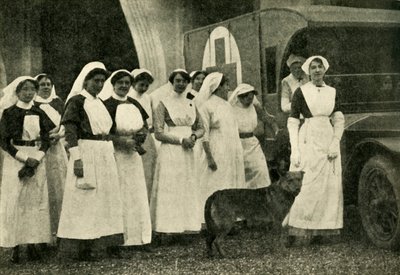 Hertuginnen av Westminster med sykepleiere, Le Touquet, første verdenskrig, 1914, c1920. av Unbekannt