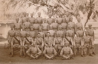 Den indiske platonen til den første bataljonen, The Queens Own Royal West Kent Regiment. Poona, India, 1 av Unbekannt
