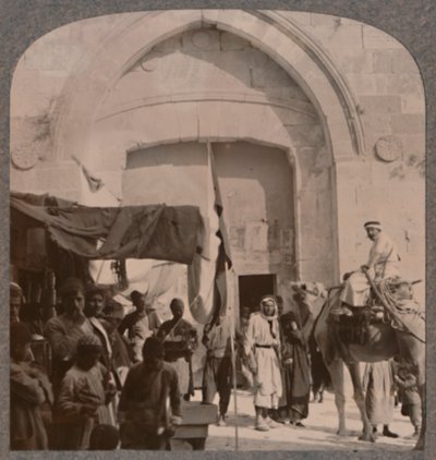 Jaffa-porten stengte, og viser Needles Eye, Jerusalem, c1900 av Unbekannt