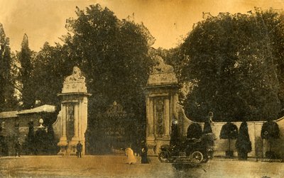 The Lion Gates, Hampton Court, London, 1910. av Unbekannt