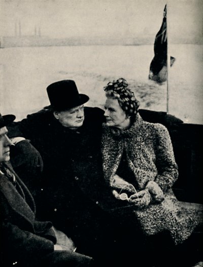 Statsministeren besøker Londons havner, ca 1940, 1945. av Unbekannt