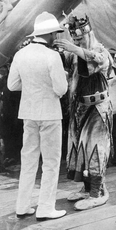 Der Prinz von Wales wird von König Neptun dekoriert, HMS Repulse, 1925 von Unbekannt