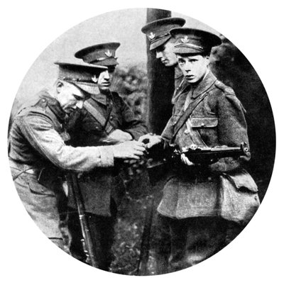 Prinsen av Wales laster en rifle i Grenadiers, første verdenskrig, 1914 av Unbekannt