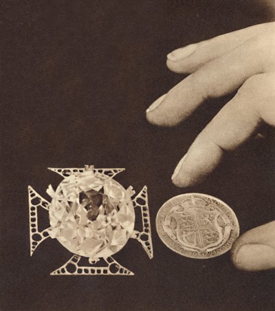 Queens Coat of Arms, 1937 av Unbekannt