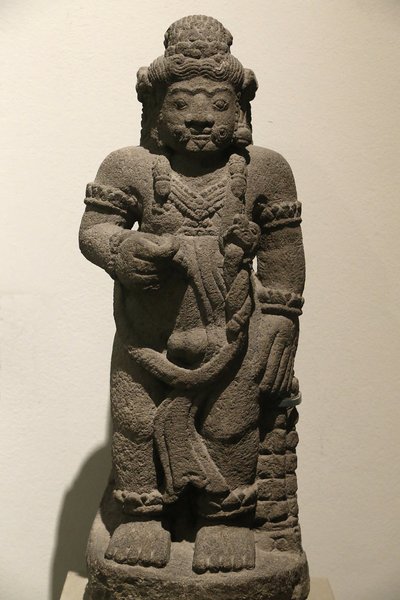 Victoria og Albert-museet. Guardian-figur fra et episk drama. Vulkansk stein. Indonesia (Øst-java). 1400-1500. Majapahit periode. Storbritannia av Unbekannt