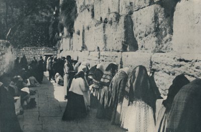 The Wailing Wall: The Day of Lamentation for the Lost City of their Fathers, c1935. av Unbekannt