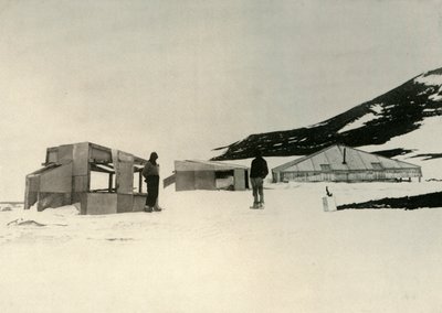 Vinterkvarterene til Discovery-ekspedisjonen ved Hut Point, c1908, 1909. av Unbekannt