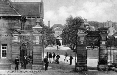 Inngangen til Marlborough College, Marlborough, Wiltshire, tidlig på 1900-tallet av Unbekannt
