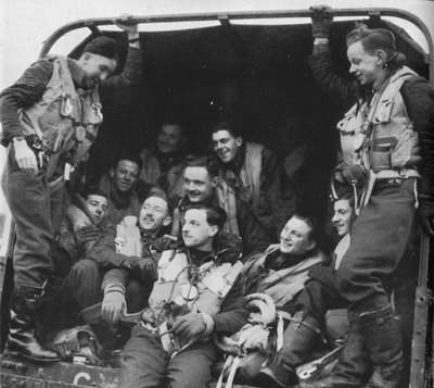 Mennene og flyet, c1940 1943 av Unbekannt