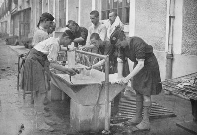 Morgentoalettet på kontinentet, 1914 av Unbekannt
