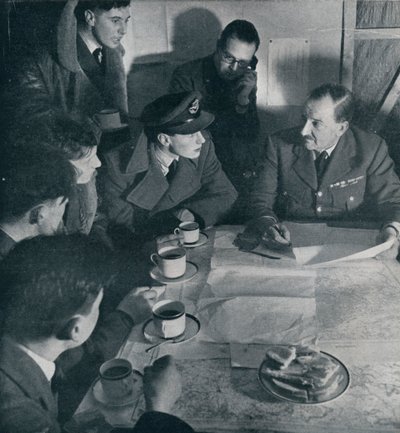 Raidet er over, men mannskapets oppgave er ennå ikke fullført, 1941 av Unbekannt