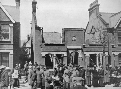 Resultatet av et luftangrep: Et ødelagt hus i Southend, 1915 av Unbekannt