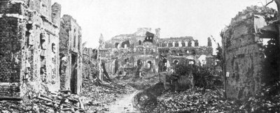 Ruinbyen og kirkeklokketårnet i Albert, Somme, Frankrike, 22. august 1918 av Unbekannt