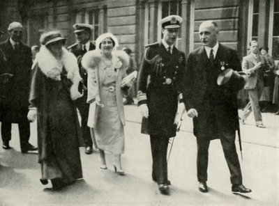 Deres majesteter i Edinburgh under jubileumsfeiringen av kong George V 1935, 1937. av Unbekannt