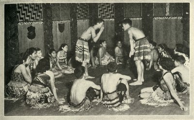 Disse maoribarna ved Native School, Whakarewarewa, spiller et håndspill, c1948. av Unbekannt