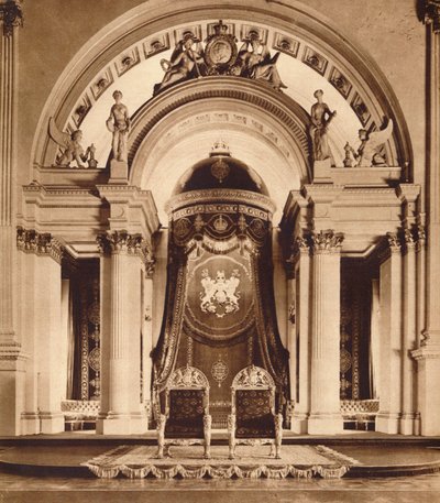 Troner i ballsalen i Buckingham Palace, 1935 av Unbekannt
