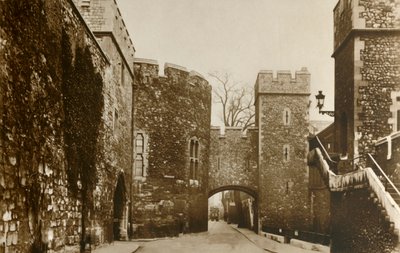 Tower of London...Bloody Tower...St. Thomass Tower og Wakefield Tower, c1910. av Unbekannt