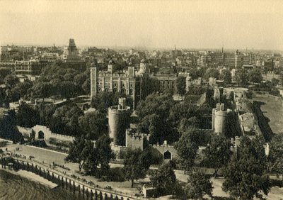 Tower of London. Generell utsikt fra sør, c1920. av Unbekannt