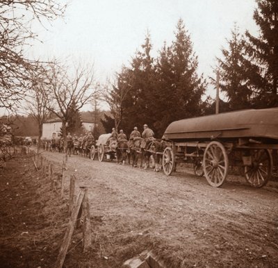 Transport av pongtonger, Somme, Nord-Frankrike, c1914-c1918 av Unbekannt