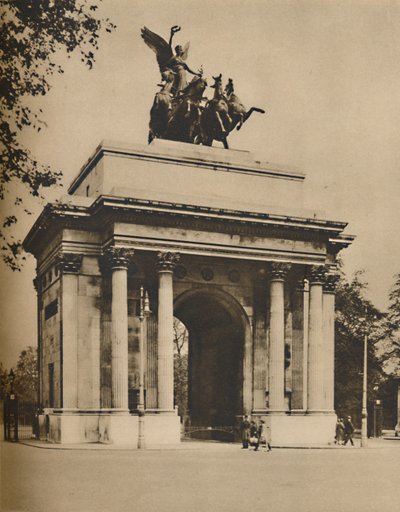 Triumfbuen flyttet fra Hyde Park til Constitution Hill, c1935. av Unbekannt