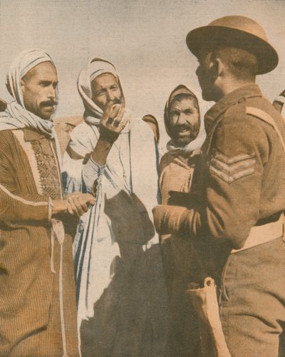 Tunisiske arabere ønsker en britisk sersjant velkommen i Chaouach, 1943 av Unbekannt