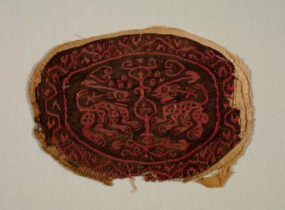 To konfronterte dyr fra en tunika, 700-800-tallet. av Unbekannt