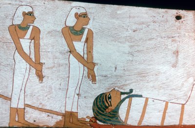 To prestinner, detalj av dekorasjonen av en sarkofag av The Lady of Madja, 18. dynasti av Unbekannt