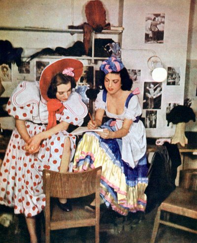 To kvinner fra den lette operaen Like One Time in May, av Walter Kollo, Berlin, 1943 av Unbekannt