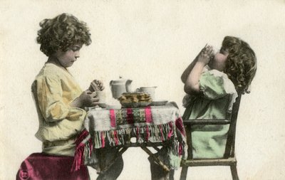 To små barn, sent på 1800- eller begynnelsen av 1900-tallet av Unbekannt