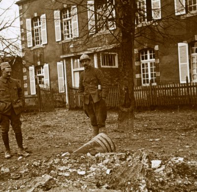 Ueksplodert 380-skall, Verdun, Nord-Frankrike, c1914-c1918 av Unbekannt
