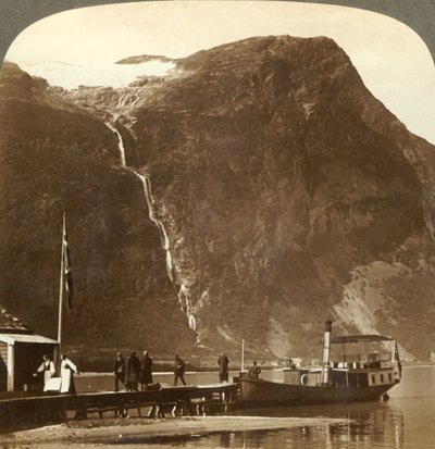Utigards Falls from Ravnefjeld isbre at Lake Loen - from Naesdal, Norway, c1905. av Unbekannt