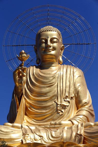 Van Hanhs zen-buddhistiske kloster. Gylden Buddha-statue. Dalat. Vietnam av Unbekannt