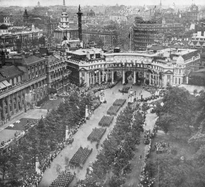 Seiersparade som går gjennom Admiralty Arch og nedover kjøpesenteret, 19. juli, 1919, 1926 av Unbekannt