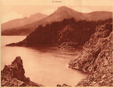 Utsikt over Aurelius-toppen og Cap Roux, Le Trayas, 1930. av Unbekannt