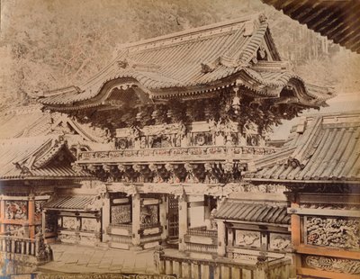 Utsikt over Yomeimon-porten - Shinto Temple Nikko, c1890-1900 av Unbekannt