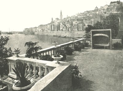 Utsikt over byen fra bukten, Menton, Frankrike, 1895. av Unbekannt