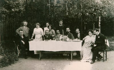 Besøkende med den russiske forfatteren Alexander Kuprin og hans familie, Gatchina, Russland, tidlig på 1900-tallet av Unbekannt