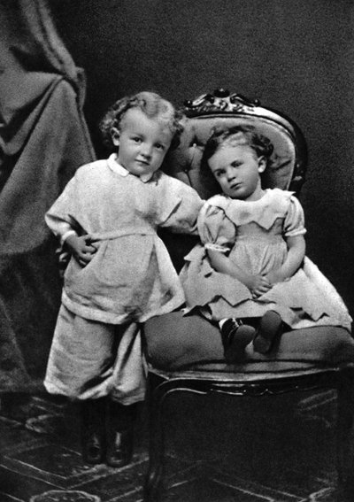 Vladimir Ilich Lenin, russisk bolsjevikisk revolusjonær leder, 4 år gammel, med søsteren Olga, 1874 av Unbekannt