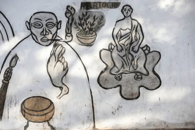 Voodoo veggmaleri på Akodessewa Fetish Market, kjent som verdens største voodoo-marked. Lomé, Togo av Unbekannt