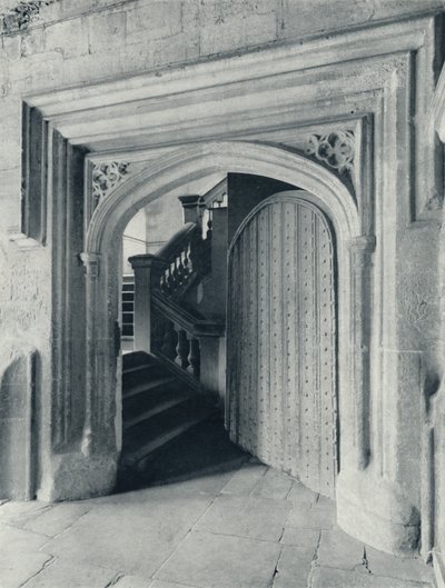 Waynfletes North Door, med trappen fra det syttende århundre til Upper School og Antechapel, 1926 av Unbekannt