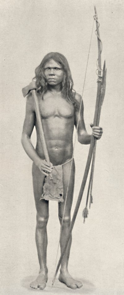 Wedda med bue, piler og øks, 1926 av Unbekannt