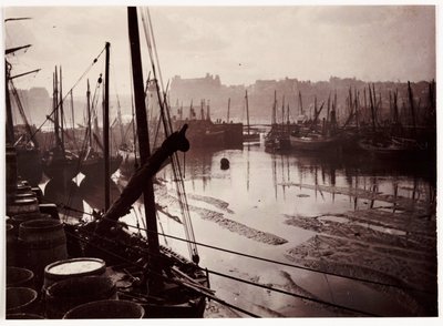 Whitby havn ved lavvann, ca 1905 av Unbekannt