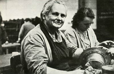 Kvinnelige flyvedlikeholds- og reparasjonsarbeidere, Sør-Wales, andre verdenskrig, c1939-c1944 1946. av Unbekannt