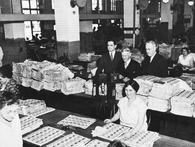 Arbeidere som tjener penger, Washington, D.C., ca. 1929 (s/hvitt-bilde) av Unbekannt