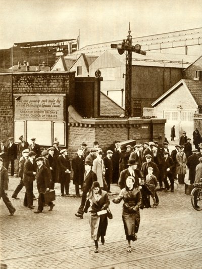 Arbeidere som forlot ... etter at byggingen av Cunarder 534 ble suspendert, desember 1931, 1935. av Unbekannt