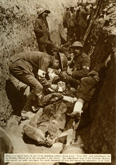 Såret soldat blir behandlet i skyttergravene, slaget ved Somme, første verdenskrig, 1916, 1935. av Unbekannt