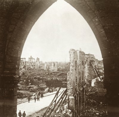 Ypres i ruiner, Flandern, Belgia, c1914-c1918 av Unbekannt
